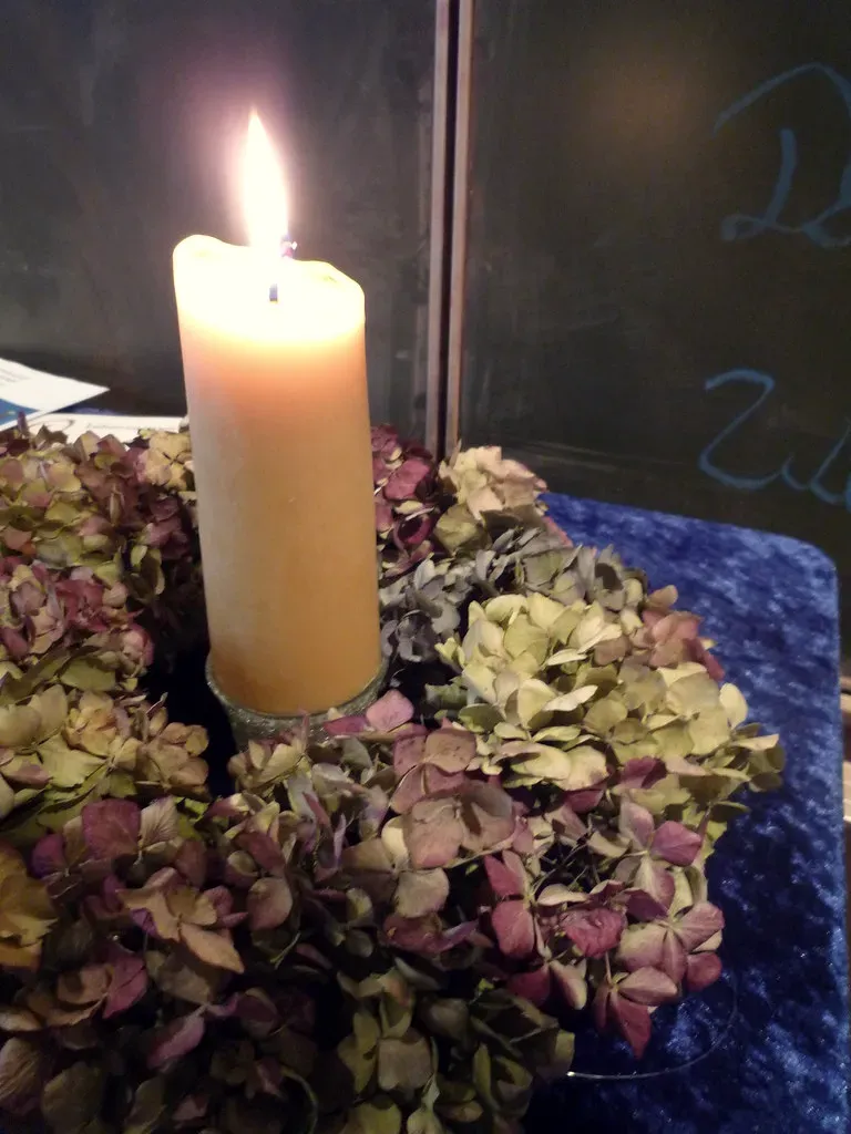 Cire d'Abeille: Beeswax pillar on a dried hydrangea ring