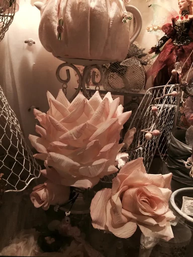 Ivoire: Blush and ivory, for weddings and quiet rooms